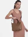 8dfecd40-996c-4692-a17c-f459f03833431706165450982-Tommy-Hilfiger-Women-Solid-Handheld-Bag-191706165450902-11.webp
