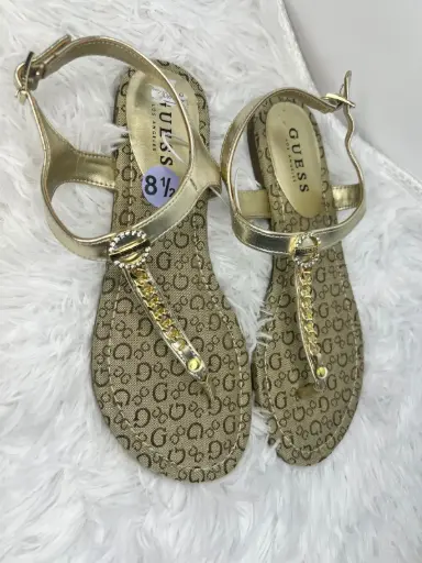 Sandalias doradas guess 