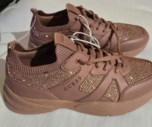 ZAPATILLA GUESS ROSADO OSCURO CON CRISTALES MAUVE054