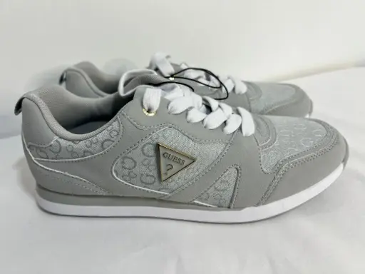 Zapatilla Guess Gris Claro